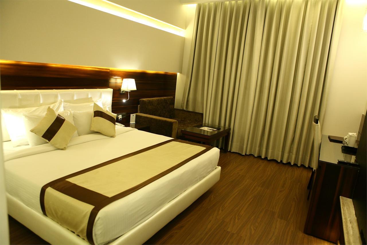Viceroy Inn Dehradun Zewnętrze zdjęcie