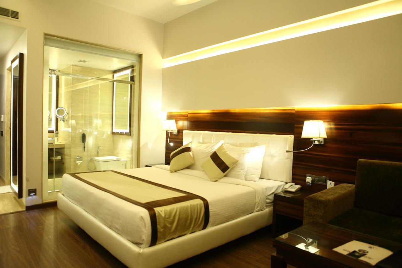 Viceroy Inn Dehradun Zewnętrze zdjęcie