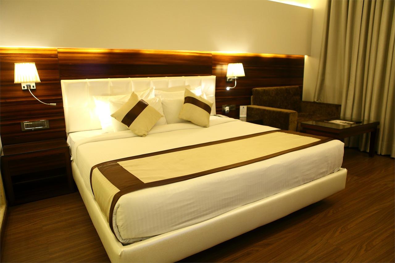 Viceroy Inn Dehradun Zewnętrze zdjęcie