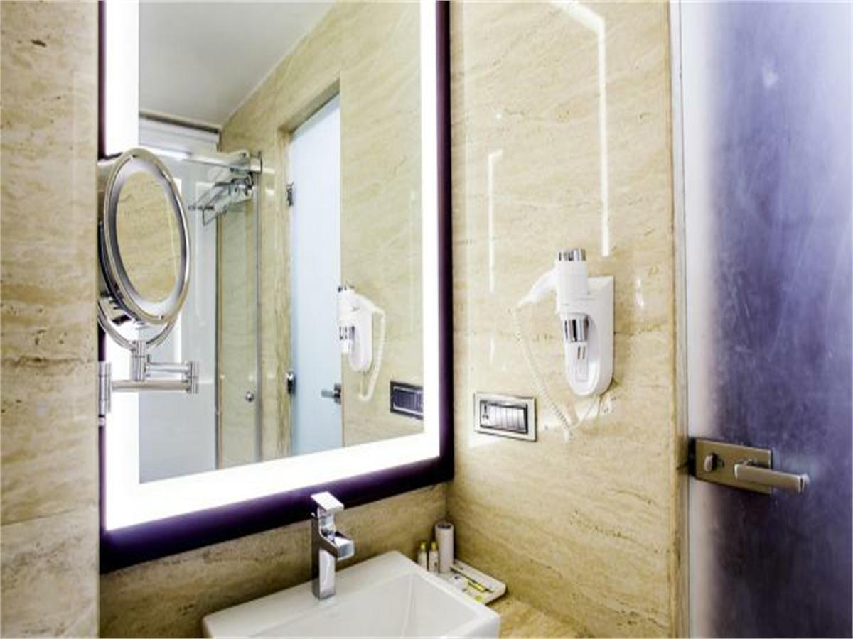 Viceroy Inn Dehradun Zewnętrze zdjęcie
